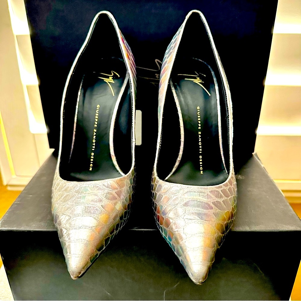 Giuseppe Zanotti Yvette iridescence chrome pumps - Picture 2 of 6